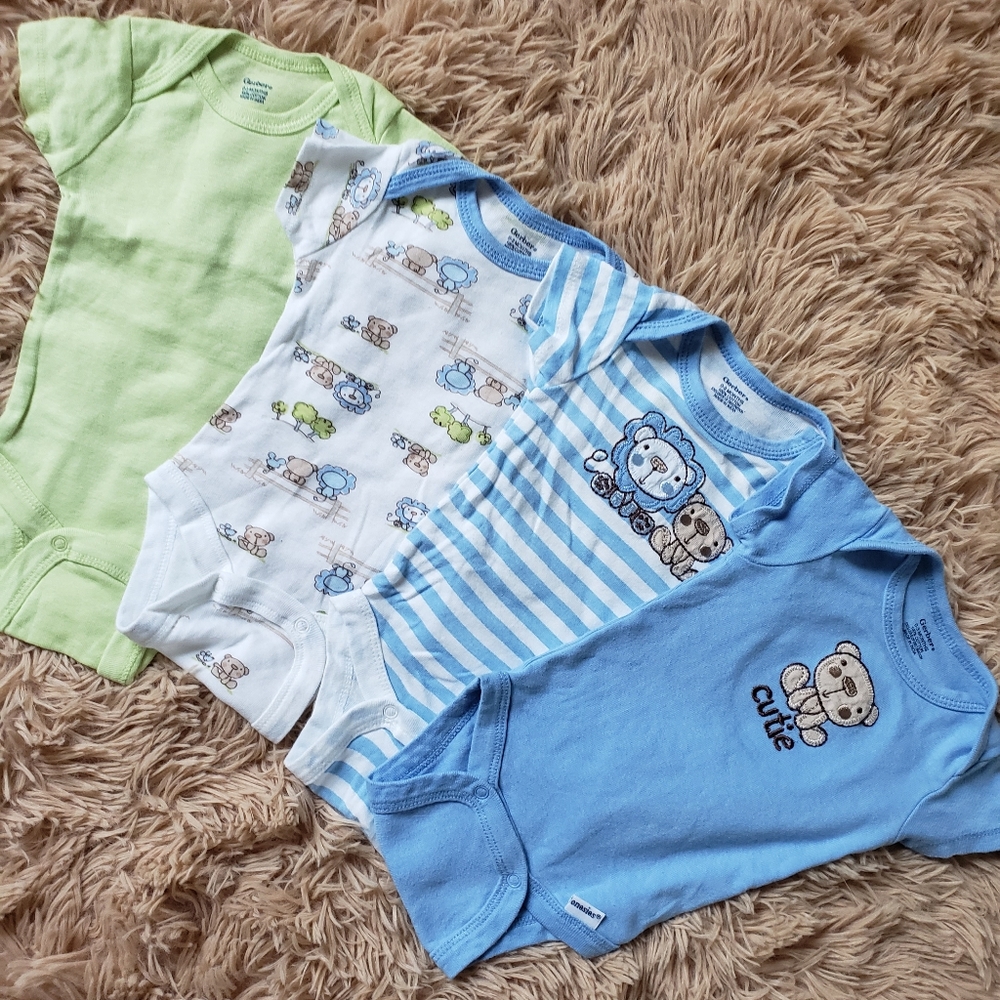 4 set of NB onsies with matching hats